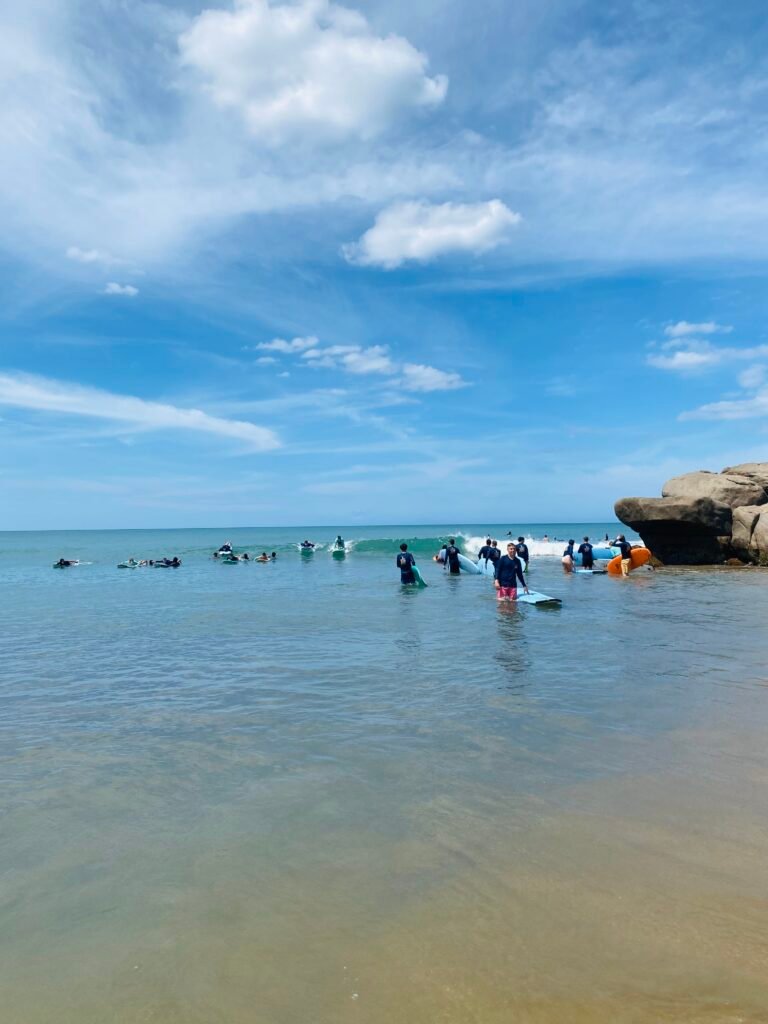 Surfers and learners in the shallow water