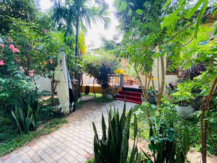 Serenity Surf House garden in Arugam Bay